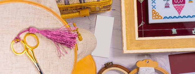 zestaw haftowanych elementów